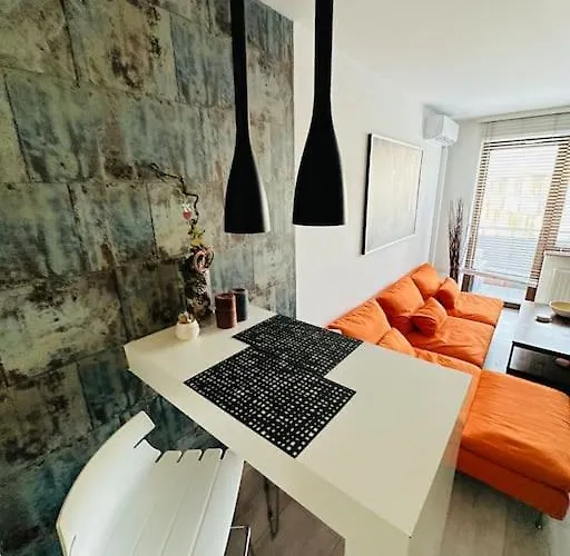 Przestronna I Jasna Kawalerka Z Balkonem * Vratislav