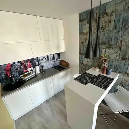 Apartament Przestronna I Jasna Kawalerka Z Balkonem *